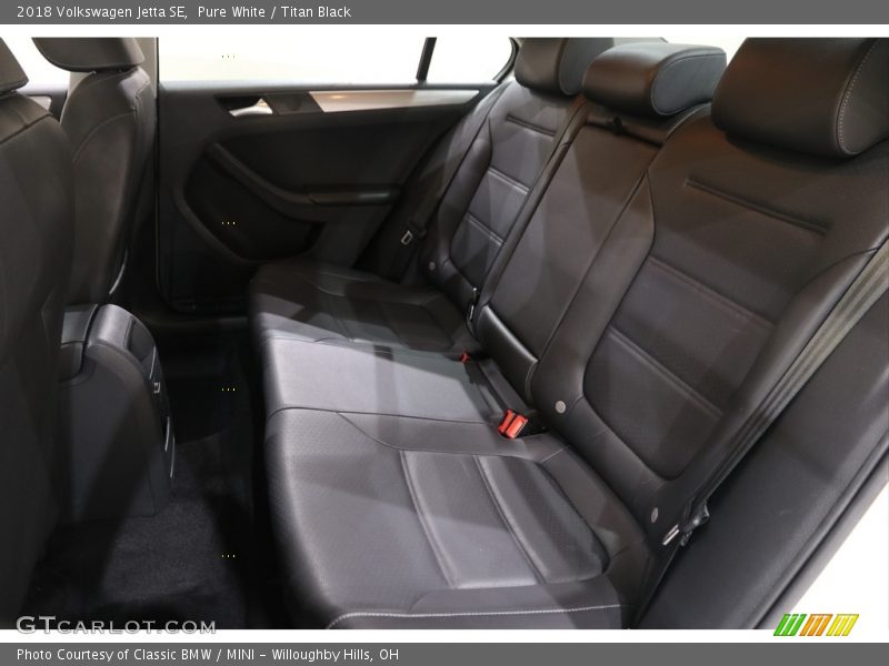 Pure White / Titan Black 2018 Volkswagen Jetta SE