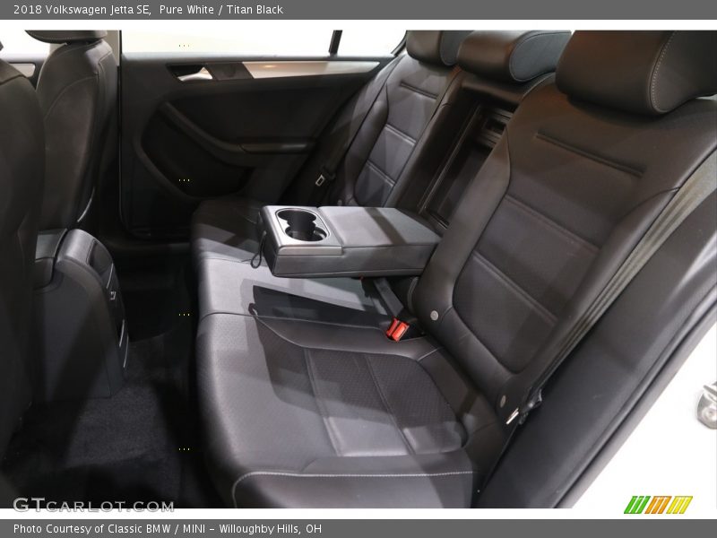 Pure White / Titan Black 2018 Volkswagen Jetta SE