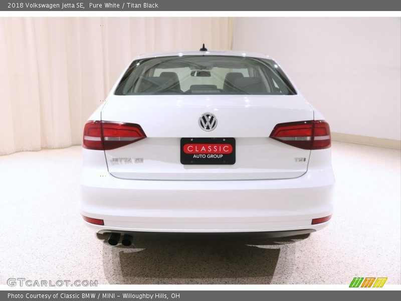 Pure White / Titan Black 2018 Volkswagen Jetta SE
