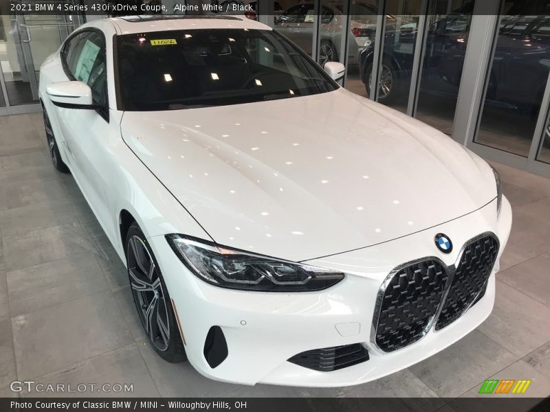 Front 3/4 View of 2021 4 Series 430i xDrive Coupe