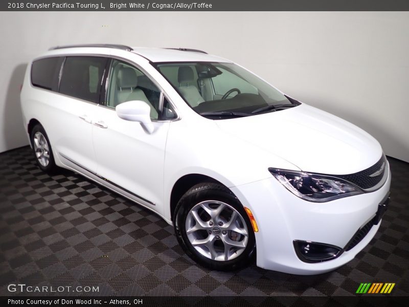 Bright White / Cognac/Alloy/Toffee 2018 Chrysler Pacifica Touring L