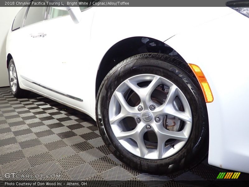 Bright White / Cognac/Alloy/Toffee 2018 Chrysler Pacifica Touring L