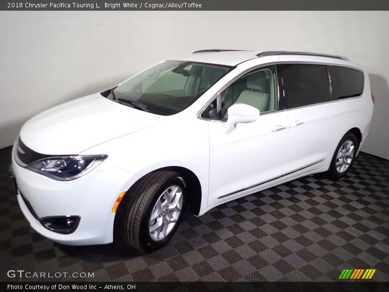 Bright White / Cognac/Alloy/Toffee 2018 Chrysler Pacifica Touring L