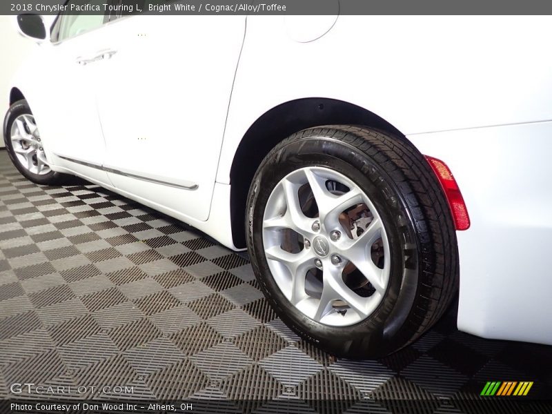 Bright White / Cognac/Alloy/Toffee 2018 Chrysler Pacifica Touring L