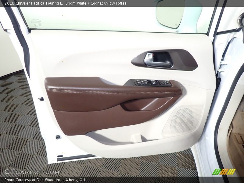 Bright White / Cognac/Alloy/Toffee 2018 Chrysler Pacifica Touring L