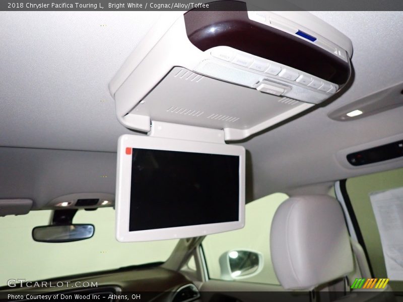 Bright White / Cognac/Alloy/Toffee 2018 Chrysler Pacifica Touring L