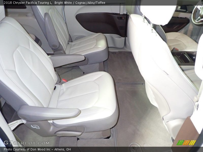 Bright White / Cognac/Alloy/Toffee 2018 Chrysler Pacifica Touring L