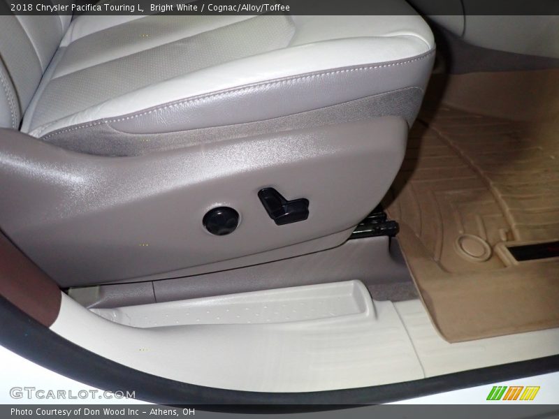 Bright White / Cognac/Alloy/Toffee 2018 Chrysler Pacifica Touring L