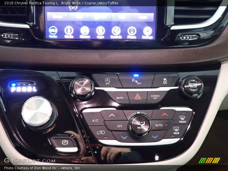 Bright White / Cognac/Alloy/Toffee 2018 Chrysler Pacifica Touring L