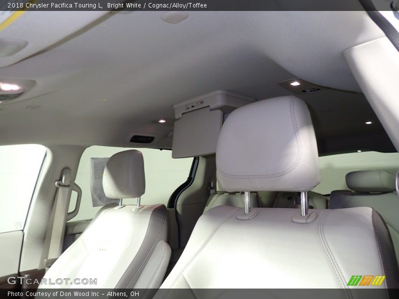 Bright White / Cognac/Alloy/Toffee 2018 Chrysler Pacifica Touring L