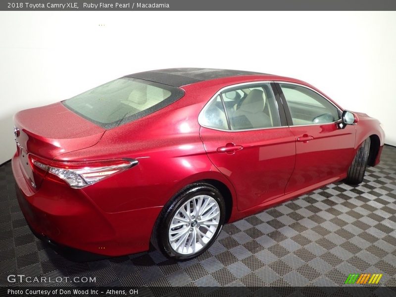 Ruby Flare Pearl / Macadamia 2018 Toyota Camry XLE