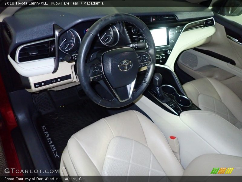 Ruby Flare Pearl / Macadamia 2018 Toyota Camry XLE