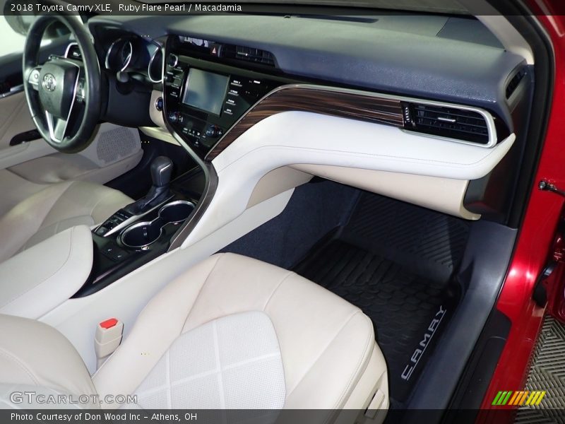 Ruby Flare Pearl / Macadamia 2018 Toyota Camry XLE