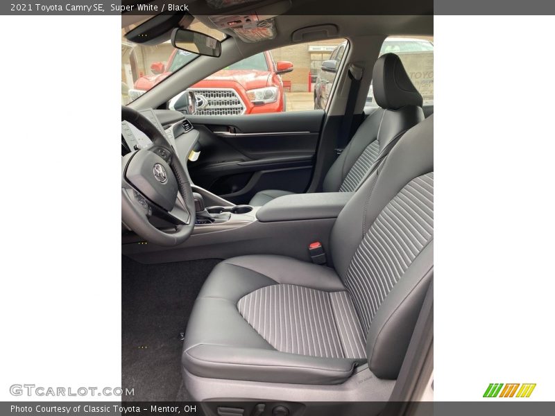 Super White / Black 2021 Toyota Camry SE