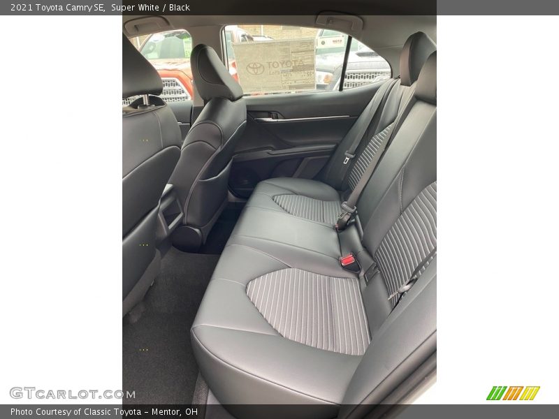 Super White / Black 2021 Toyota Camry SE