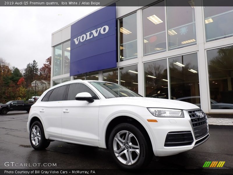 Front 3/4 View of 2019 Q5 Premium quattro