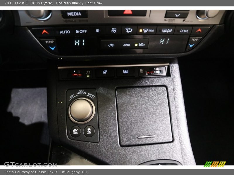 Obsidian Black / Light Gray 2013 Lexus ES 300h Hybrid
