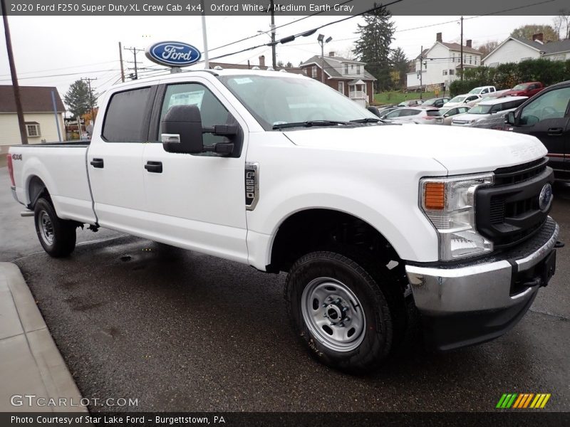 Front 3/4 View of 2020 F250 Super Duty XL Crew Cab 4x4