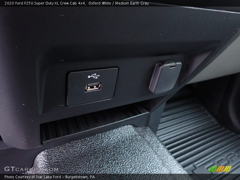 Oxford White / Medium Earth Gray 2020 Ford F250 Super Duty XL Crew Cab 4x4