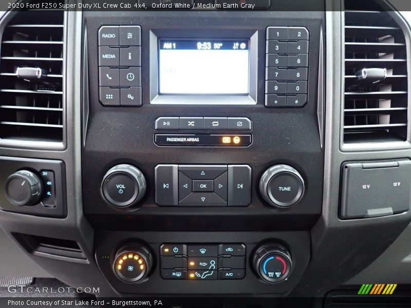 Oxford White / Medium Earth Gray 2020 Ford F250 Super Duty XL Crew Cab 4x4