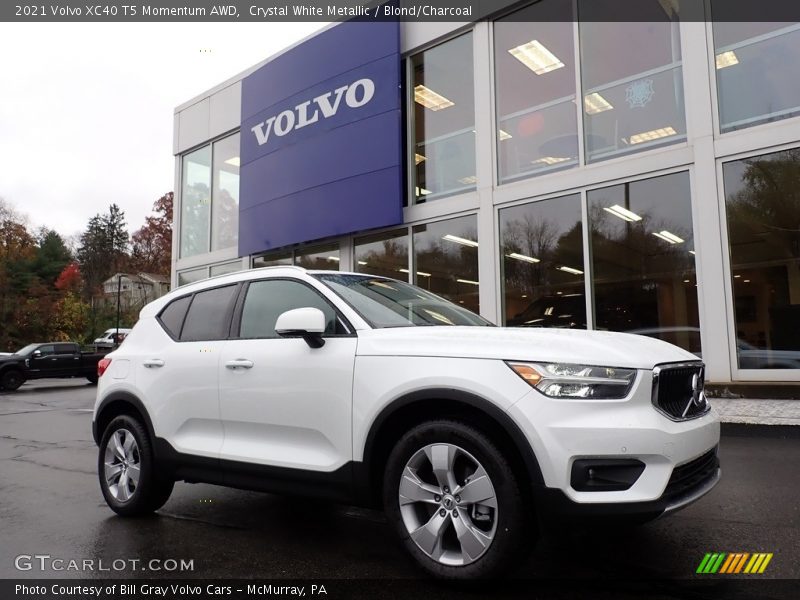 Front 3/4 View of 2021 XC40 T5 Momentum AWD