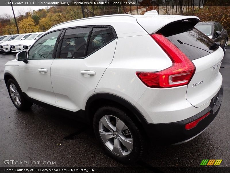 Crystal White Metallic / Blond/Charcoal 2021 Volvo XC40 T5 Momentum AWD