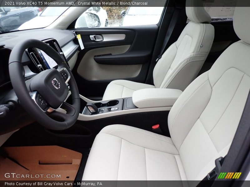 Front Seat of 2021 XC40 T5 Momentum AWD