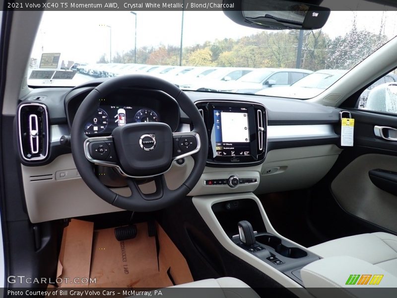  2021 XC40 T5 Momentum AWD Blond/Charcoal Interior