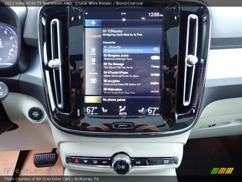 Crystal White Metallic / Blond/Charcoal 2021 Volvo XC40 T5 Momentum AWD