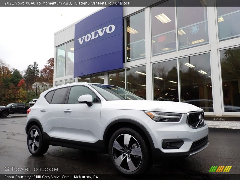 Front 3/4 View of 2021 XC40 T5 Momentum AWD