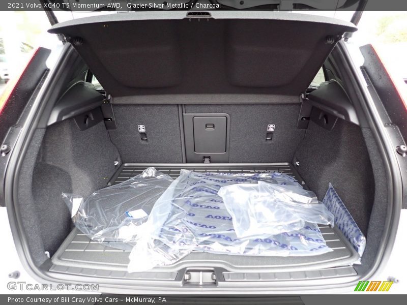  2021 XC40 T5 Momentum AWD Trunk