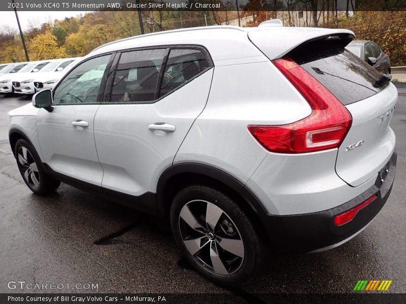 Glacier Silver Metallic / Charcoal 2021 Volvo XC40 T5 Momentum AWD