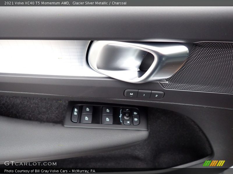 Glacier Silver Metallic / Charcoal 2021 Volvo XC40 T5 Momentum AWD