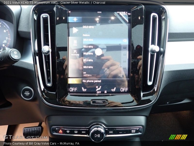 Controls of 2021 XC40 T5 Momentum AWD