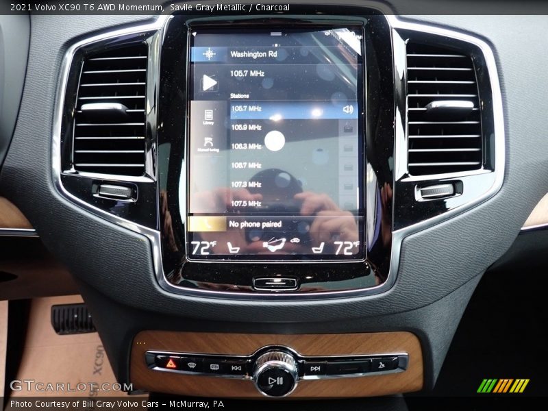 Controls of 2021 XC90 T6 AWD Momentum