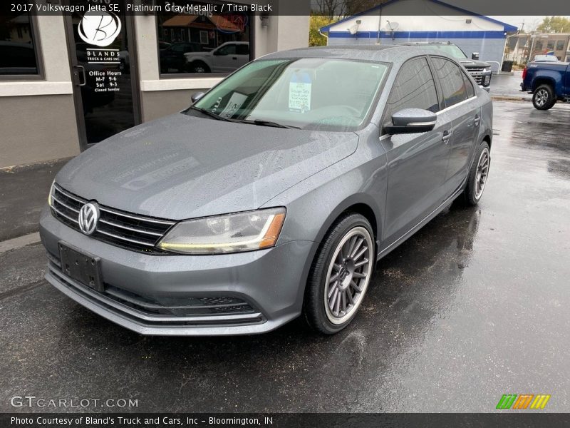 Platinum Gray Metallic / Titan Black 2017 Volkswagen Jetta SE