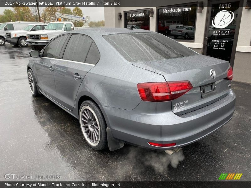Platinum Gray Metallic / Titan Black 2017 Volkswagen Jetta SE