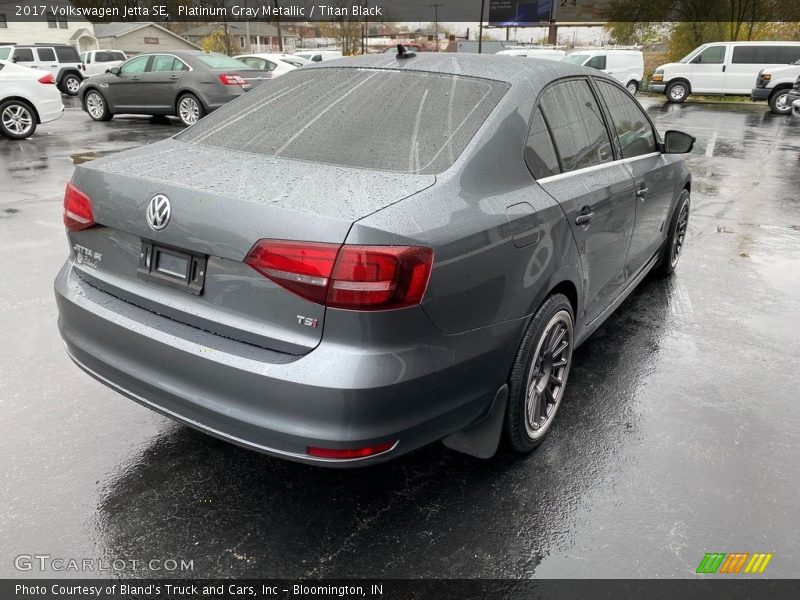 Platinum Gray Metallic / Titan Black 2017 Volkswagen Jetta SE
