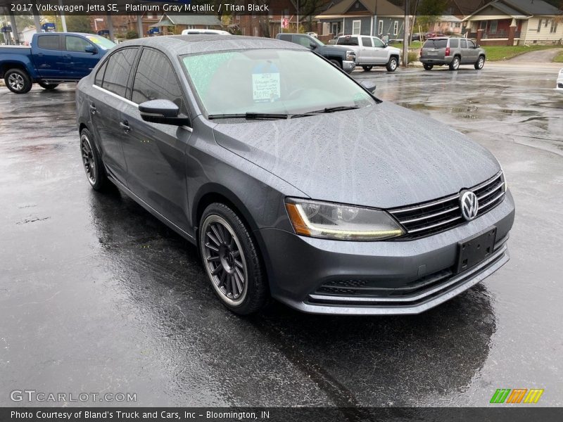 Platinum Gray Metallic / Titan Black 2017 Volkswagen Jetta SE