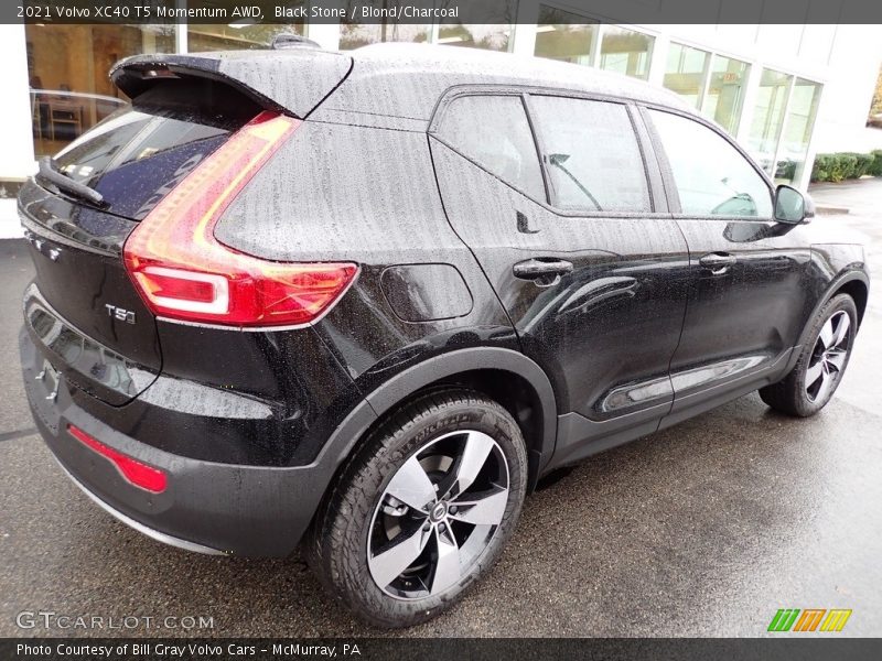 Black Stone / Blond/Charcoal 2021 Volvo XC40 T5 Momentum AWD