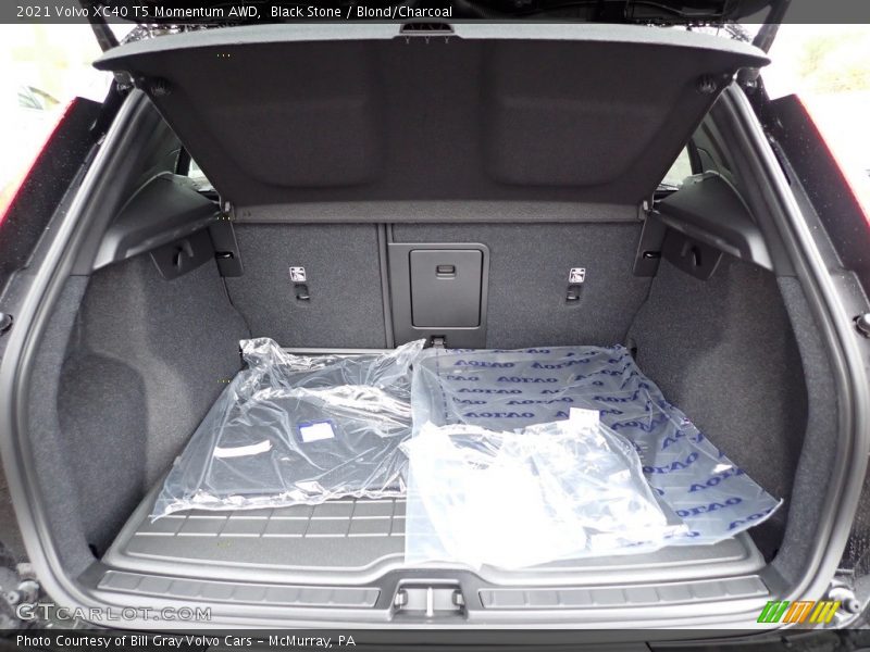  2021 XC40 T5 Momentum AWD Trunk