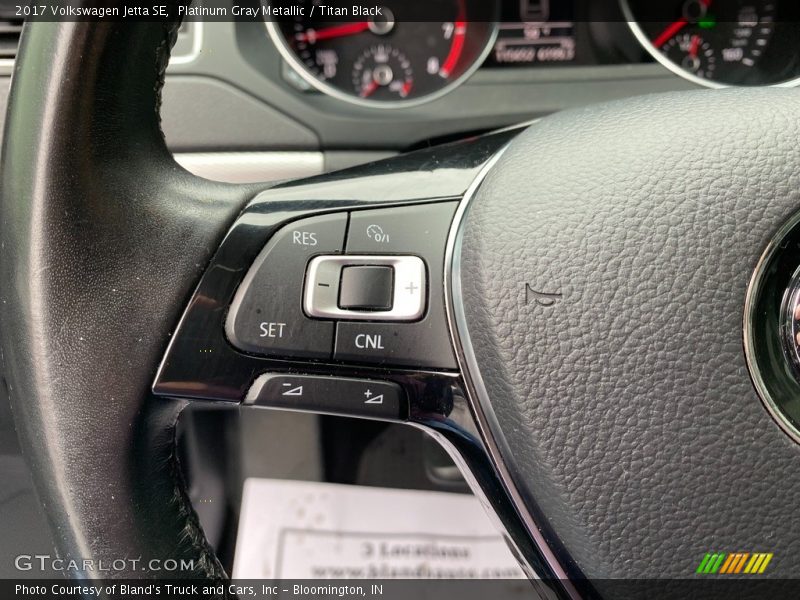 Platinum Gray Metallic / Titan Black 2017 Volkswagen Jetta SE