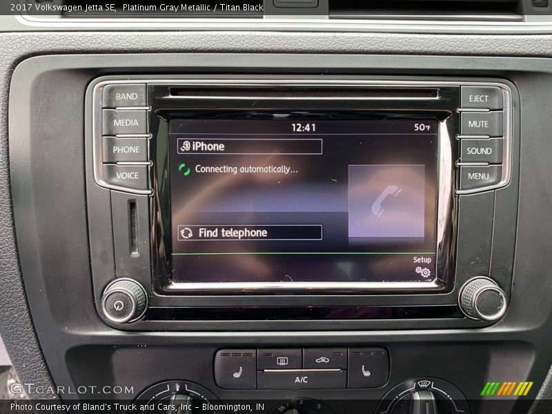Platinum Gray Metallic / Titan Black 2017 Volkswagen Jetta SE