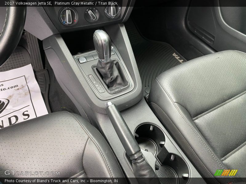 Platinum Gray Metallic / Titan Black 2017 Volkswagen Jetta SE
