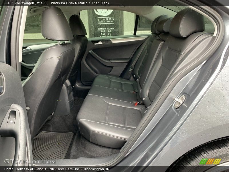 Platinum Gray Metallic / Titan Black 2017 Volkswagen Jetta SE