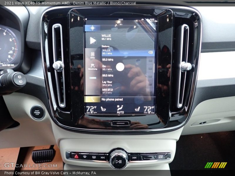 Denim Blue Metallic / Blond/Charcoal 2021 Volvo XC40 T5 Momentum AWD