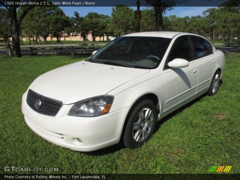Front 3/4 View of 2006 Altima 2.5 S