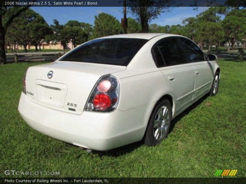 Satin White Pearl / Blond 2006 Nissan Altima 2.5 S