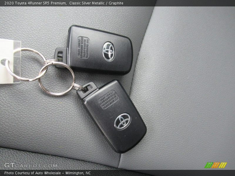 Classic Silver Metallic / Graphite 2020 Toyota 4Runner SR5 Premium