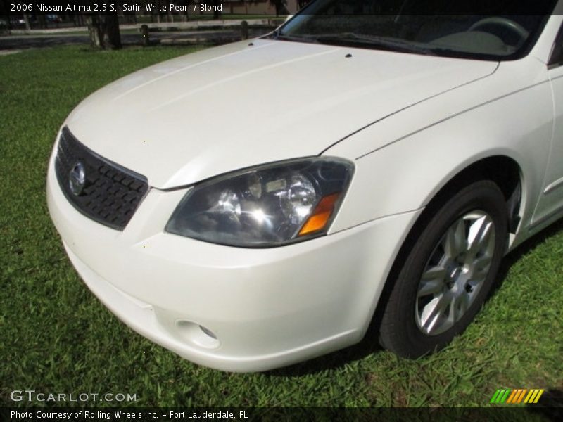 Satin White Pearl / Blond 2006 Nissan Altima 2.5 S